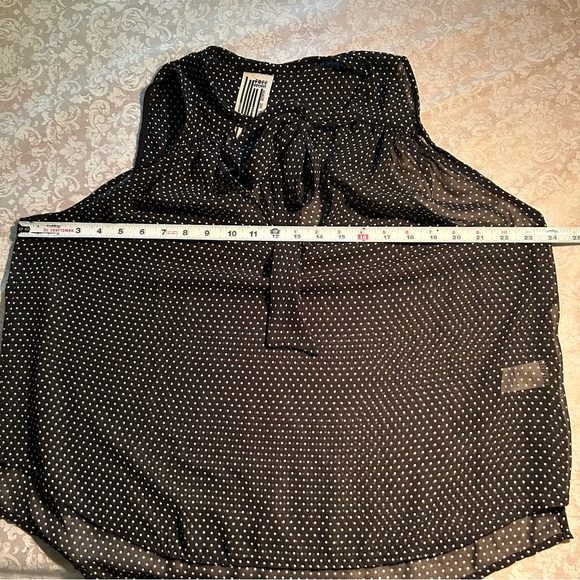 Free People ~ Sleeveless Flowy Black Polka Dot Tie-Bow Blouse in size Medium - Picture 8 of 10